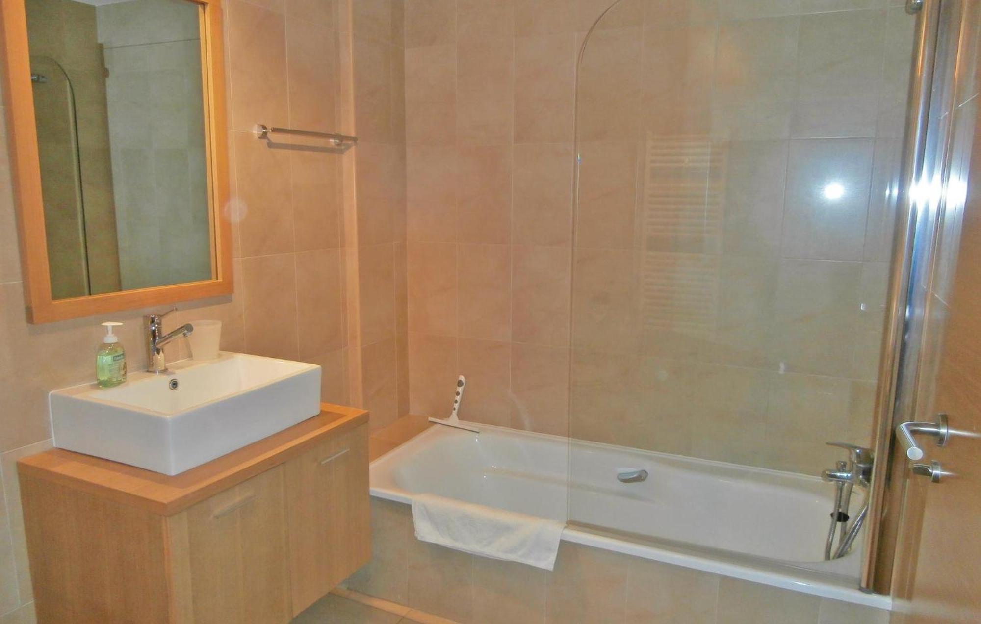2 Bedroom Beautiful Apartment In スシナ エクステリア 写真