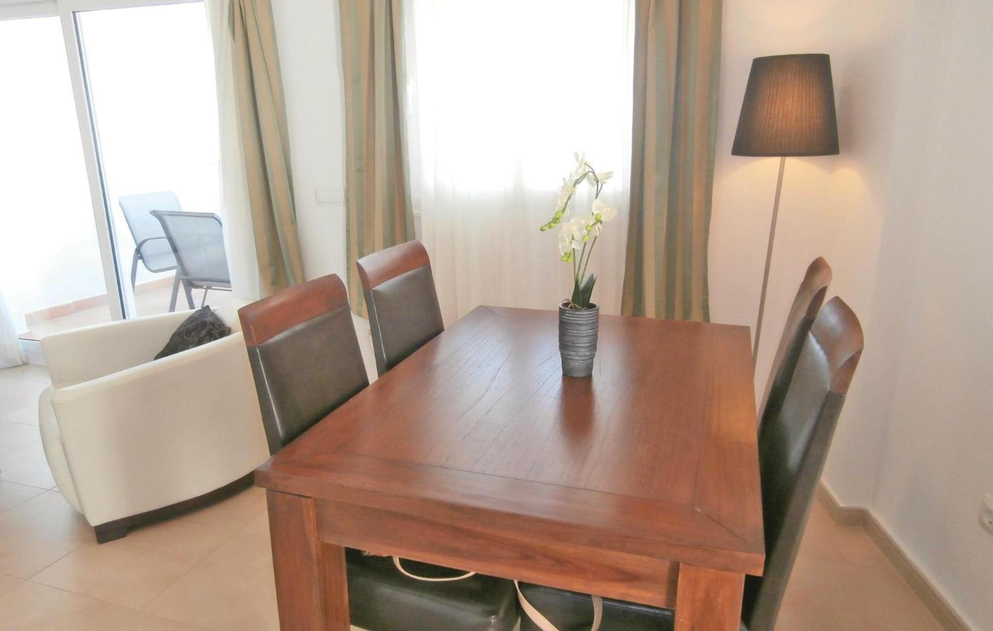 2 Bedroom Beautiful Apartment In スシナ エクステリア 写真